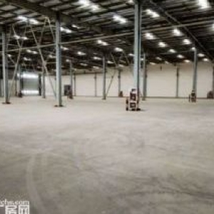高新区空港产业园新空出全新单层厂房11000平米，可整租，也